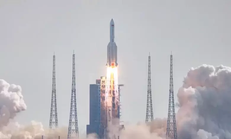 23 tonluk Çin roketi Dünya’ya düşecek.